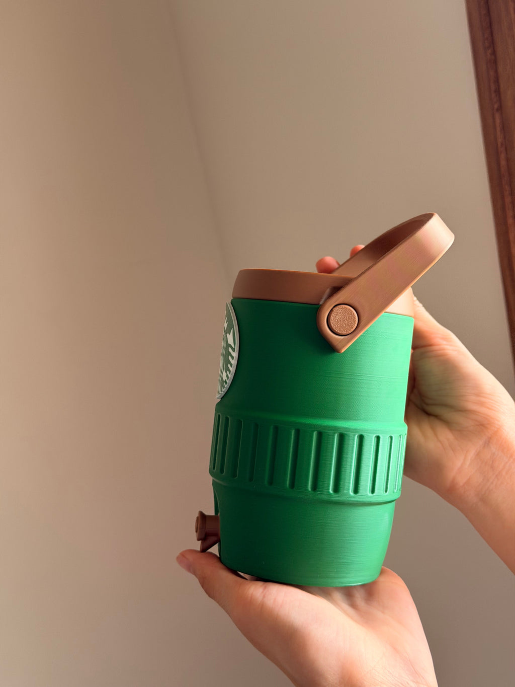 Koozie Inspiración Starbucks – Amante del Café | Enfriador de Lata 355ml