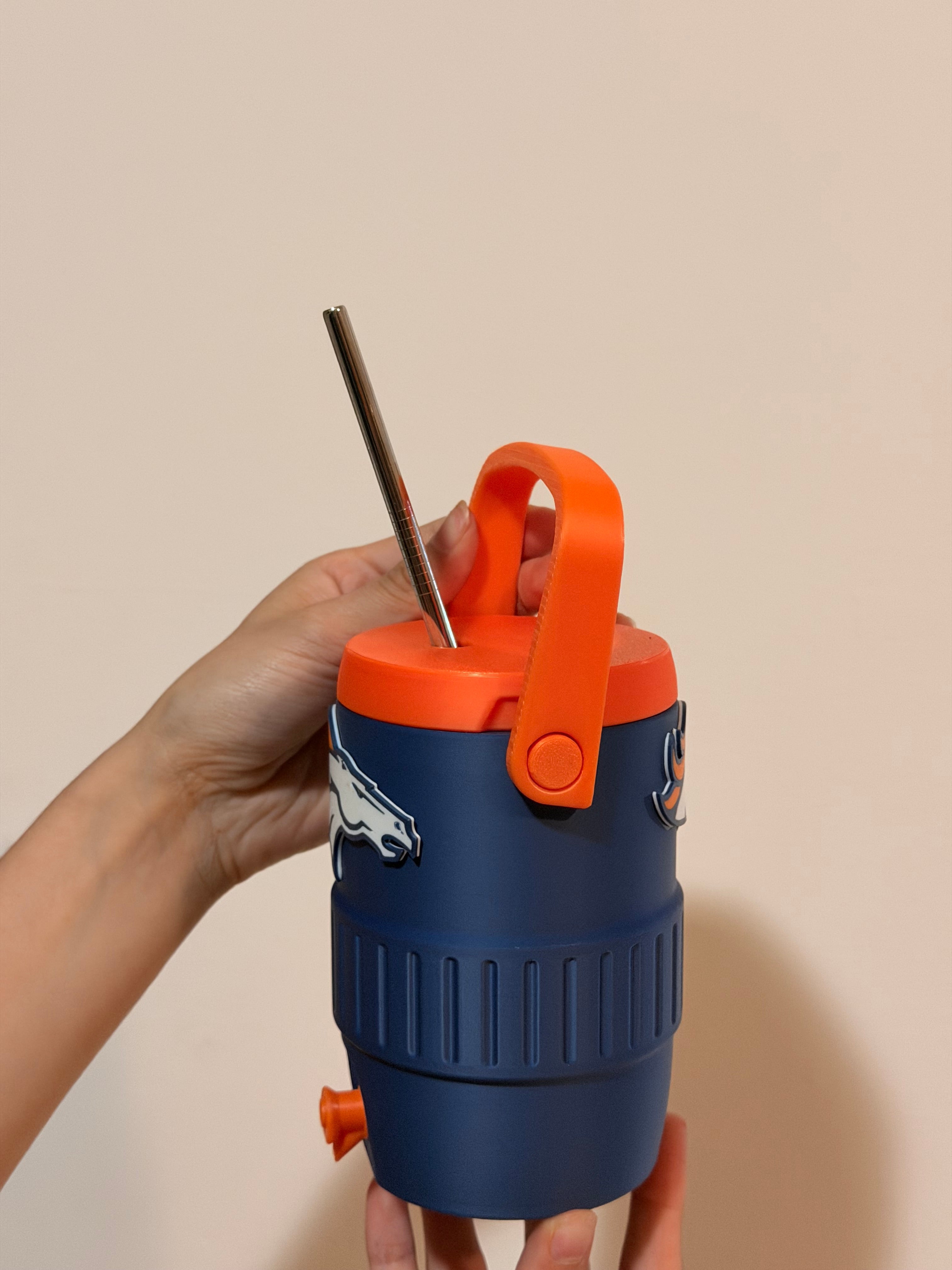 Denver Broncos Fan Koozie – Enfriador de Lata 355ml Impreso en 3D