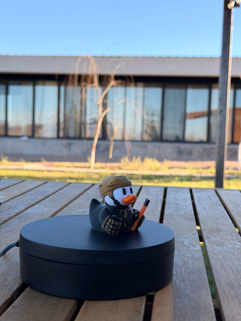 Vegas Golden Knights Patito de Hockey – Impreso en 3D Fan NHL Patito Coleccionable | Golden Knights Regalo Fan | Hockey Decoración de Tablero