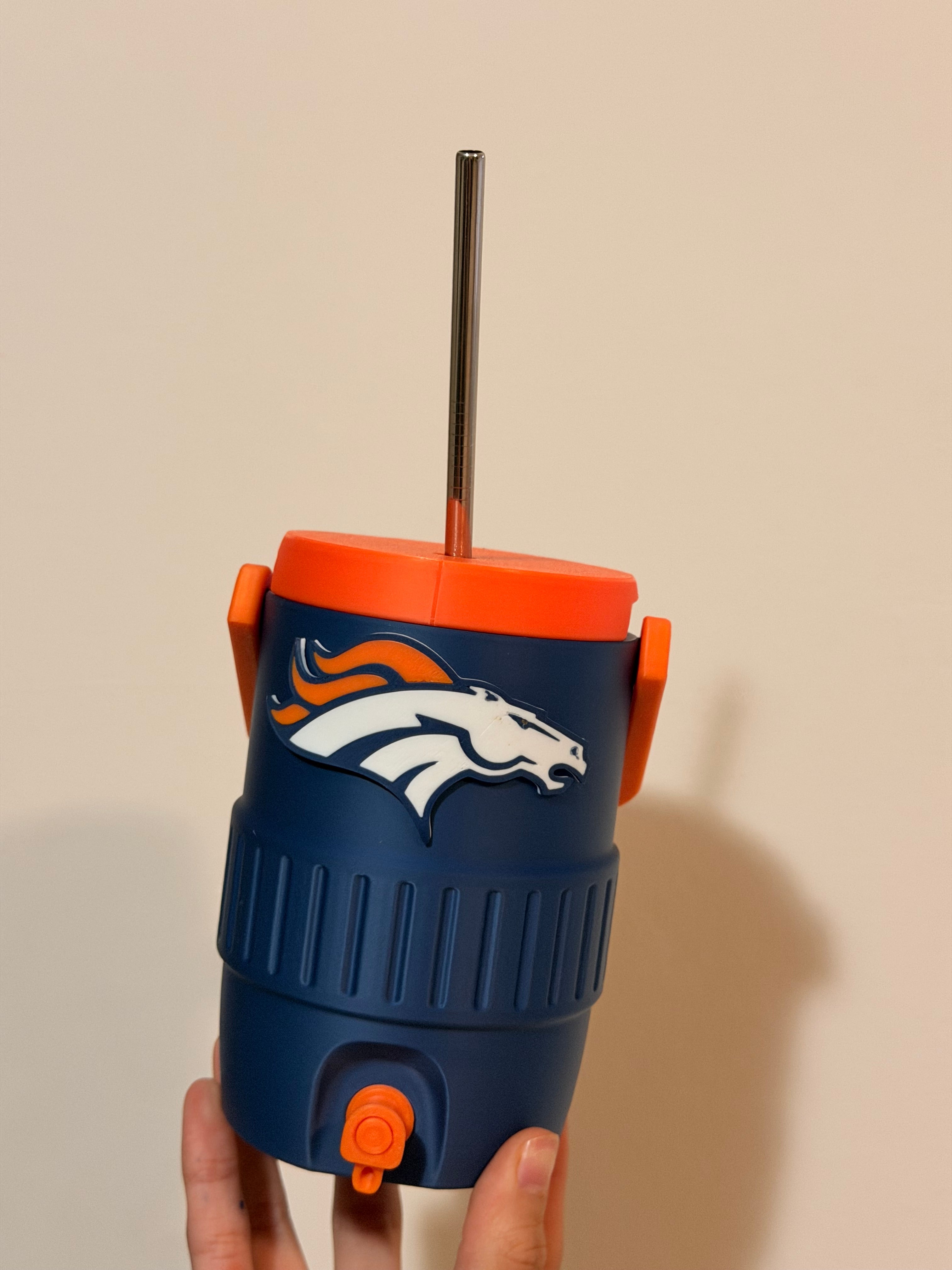 Denver Broncos Fan Koozie – Enfriador de Lata 355ml Impreso en 3D