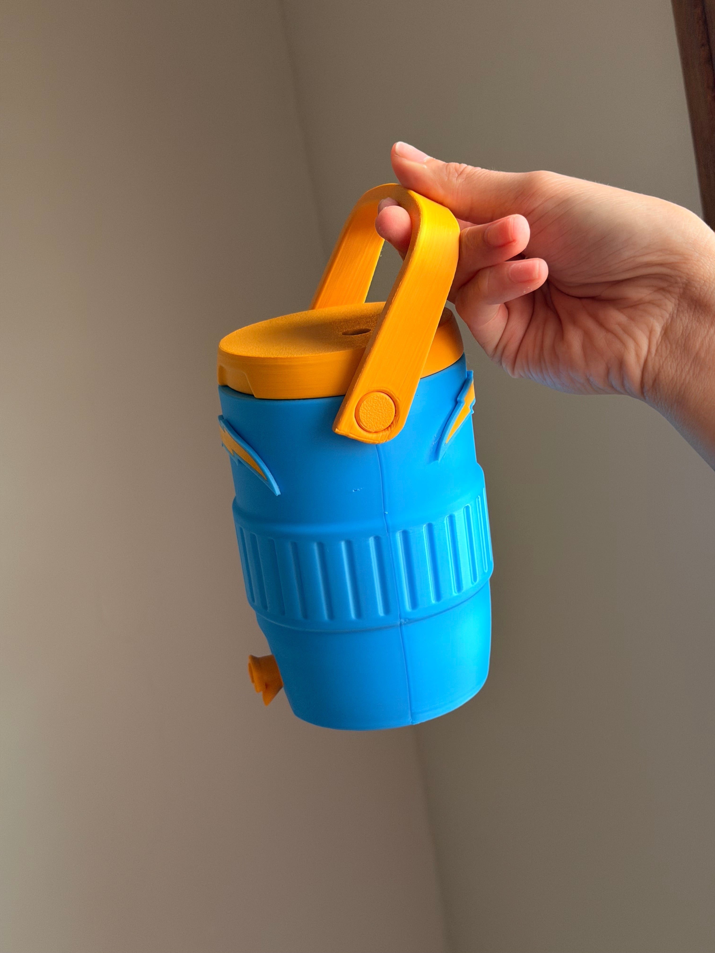 Los Angeles Chargers Fan Koozie – Enfriador de Lata 355ml Impreso en 3D