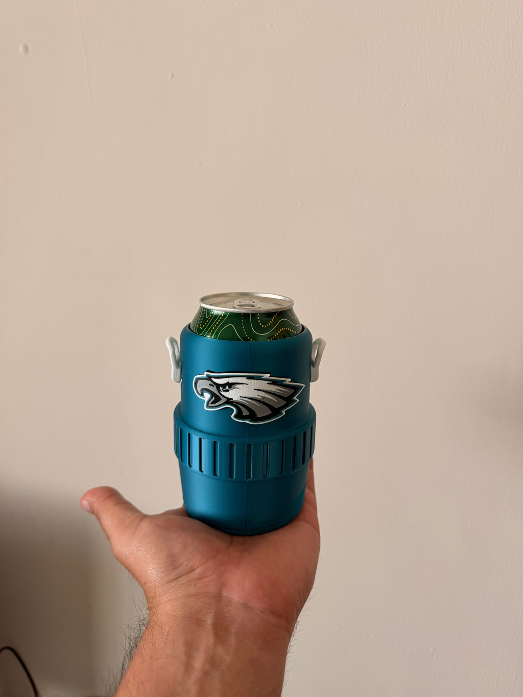 Philadelphia Eagles Fan Koozie – Enfriador de Lata 355ml Impreso en 3D